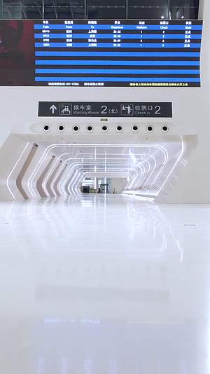 嘉兴火车站内景航拍视频的预览图