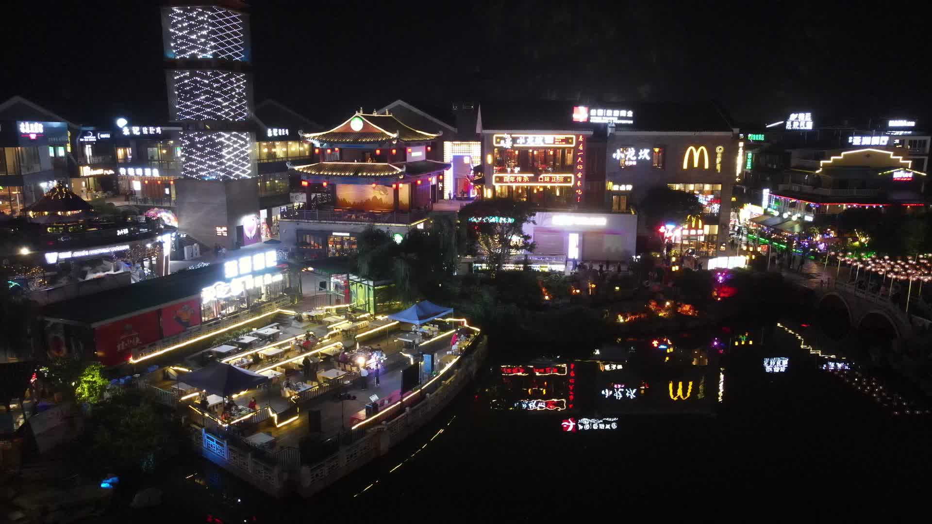 广西桂林阳朔古城夜景灯光航拍视频的预览图