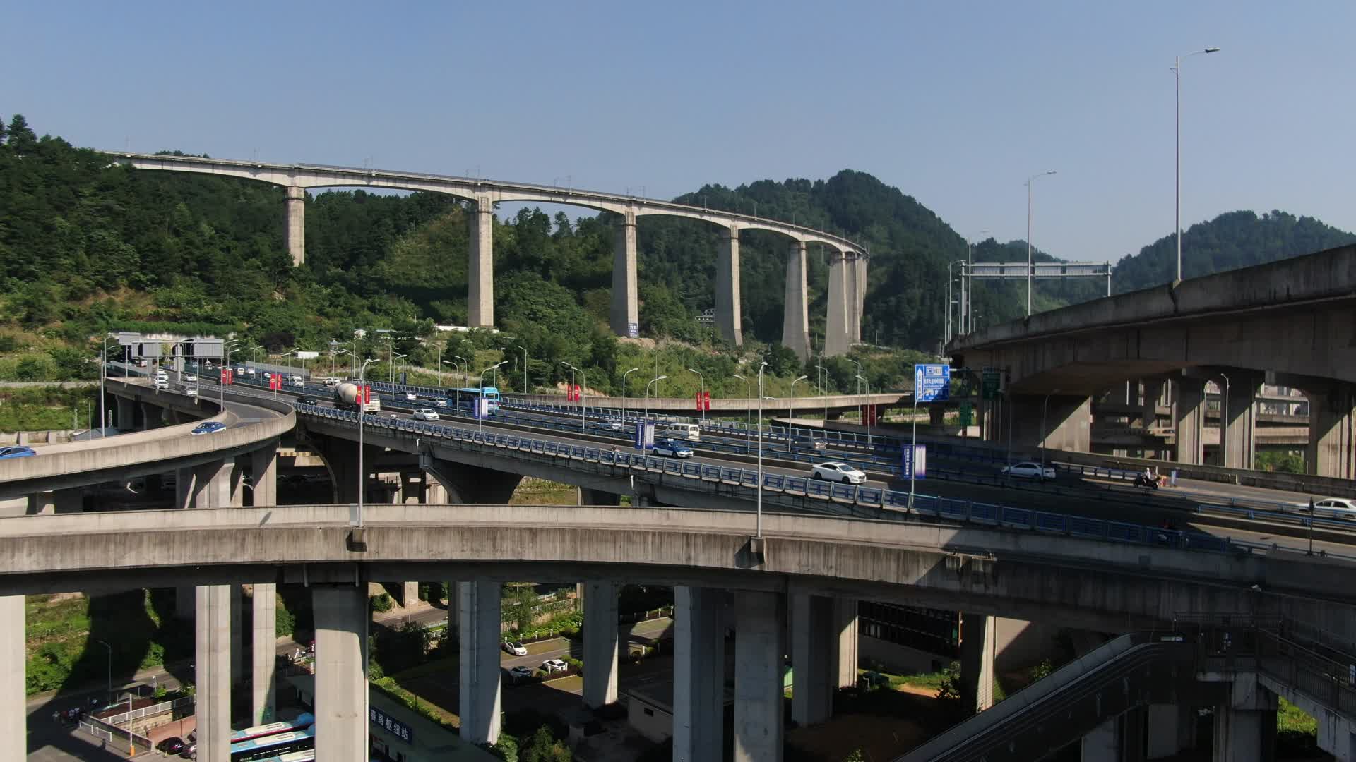 贵阳城市交通高架桥航拍视频的预览图