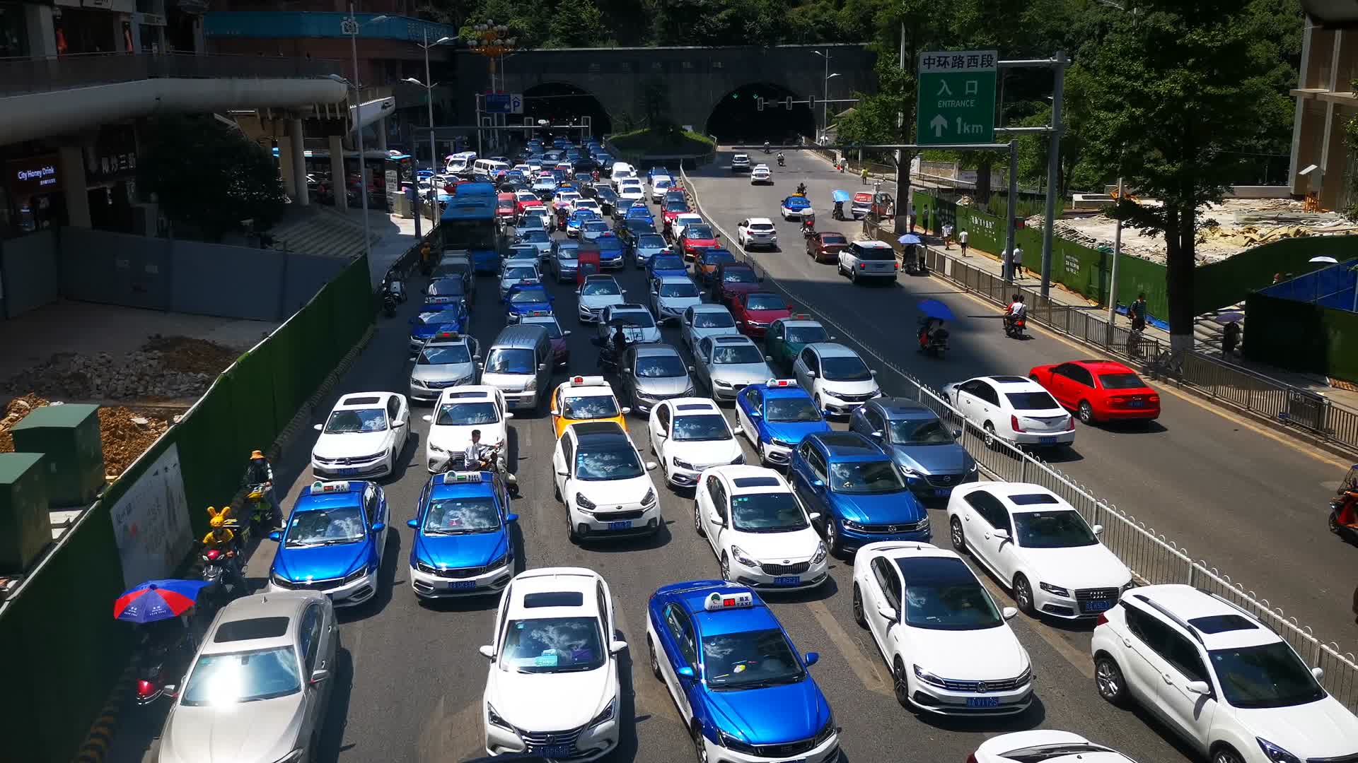 实拍城市拥堵交通视频的预览图