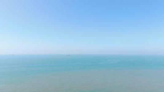 航拍蓝色海洋大海风景视频的预览图