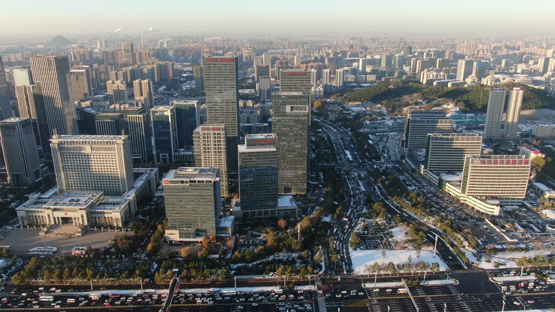 航拍山东济南城市高楼建筑CBD视频的预览图