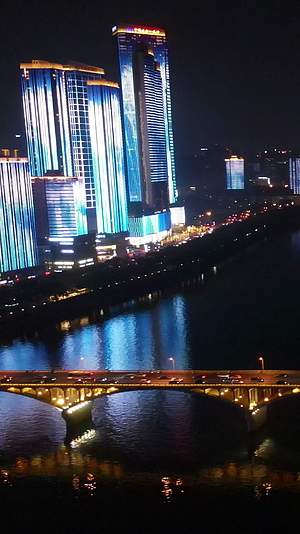 湖南长沙湘江夜景竖屏航拍视频的预览图
