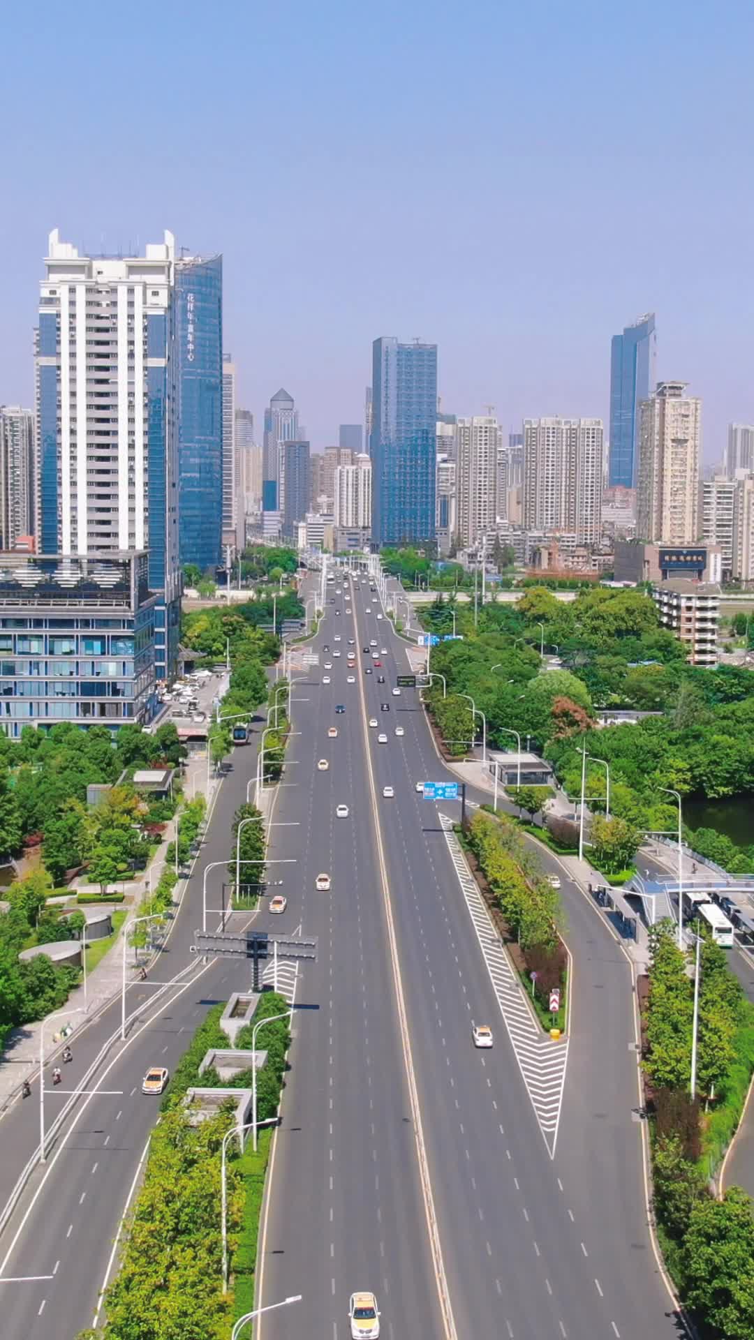 武汉城市高楼交通视频航拍视频的预览图