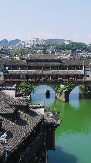 湖南湘西凤凰古城虹桥竖屏航拍视频的预览图