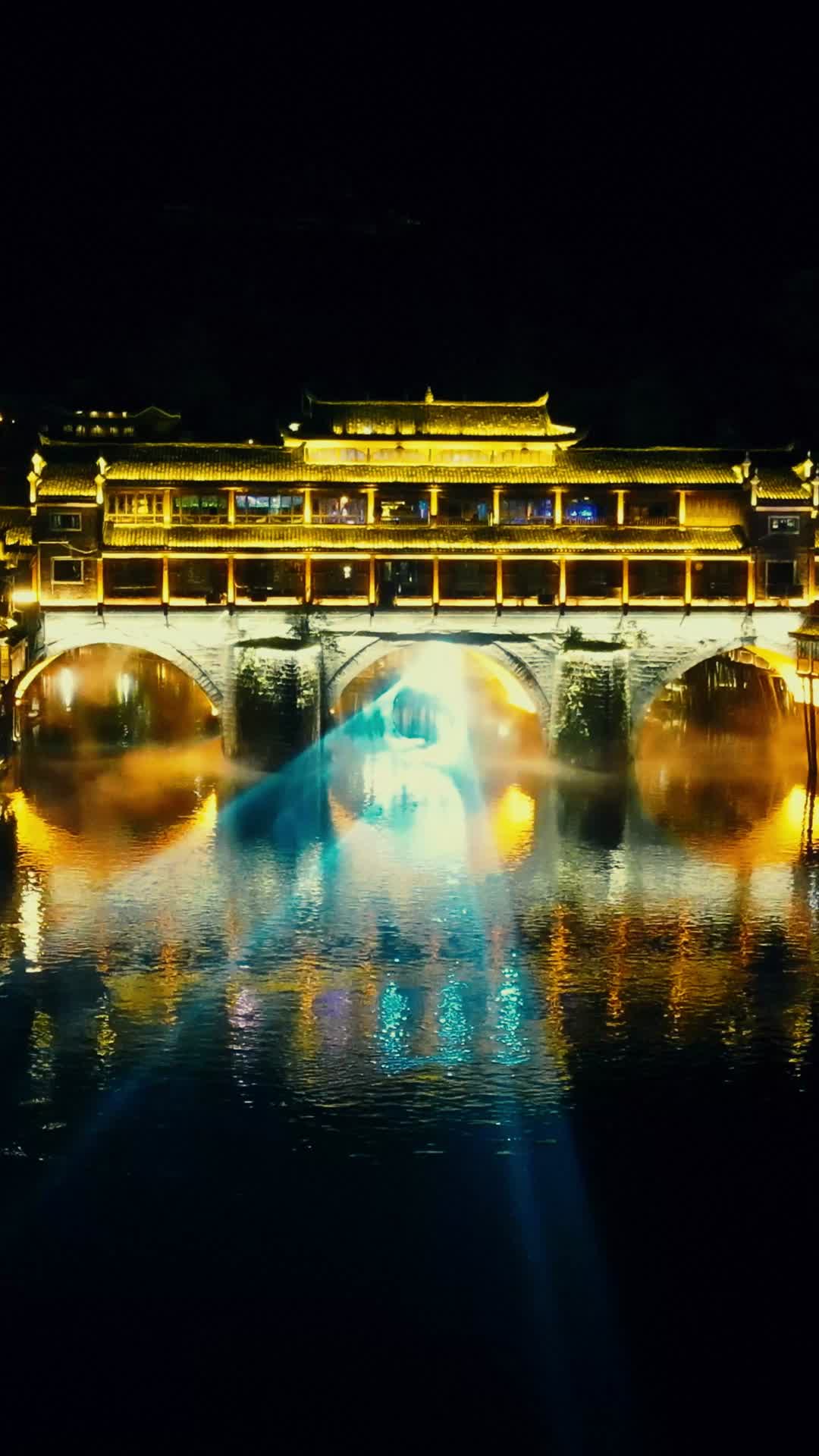 湖南湘西凤凰古城虹桥竖屏航拍视频的预览图