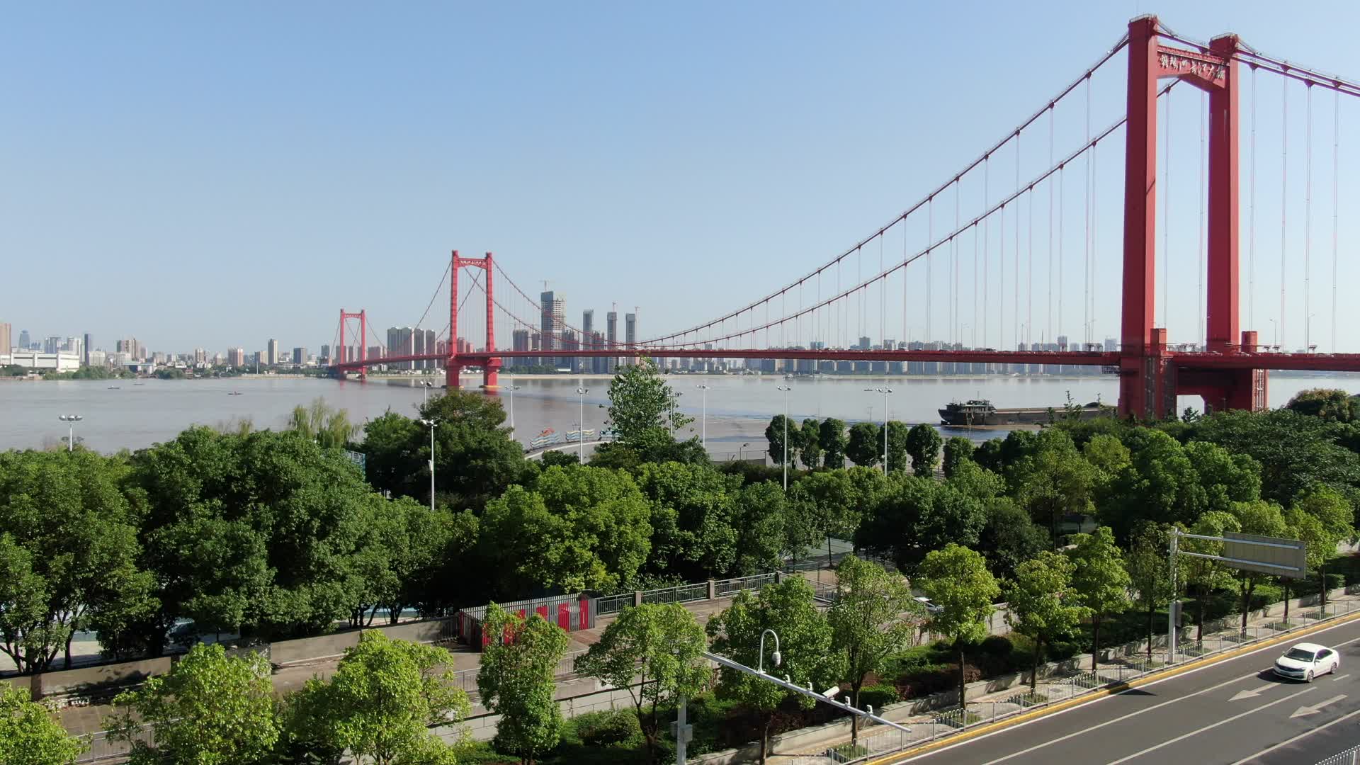 武汉长江鹦鹉洲大桥航拍视频的预览图