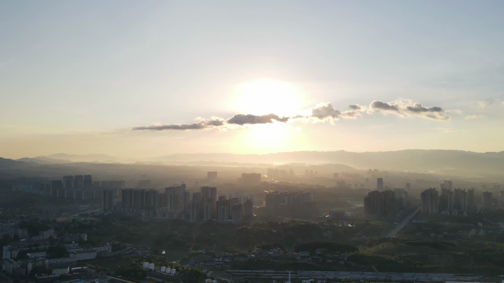 城市清晨迷雾日出航拍延时视频的预览图