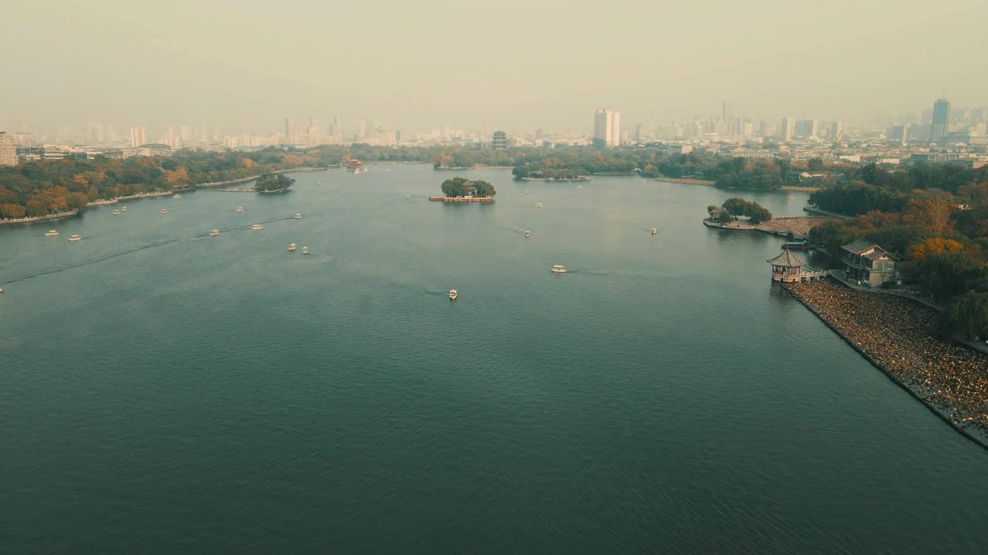山东济南大明湖5A景区航拍视频的预览图