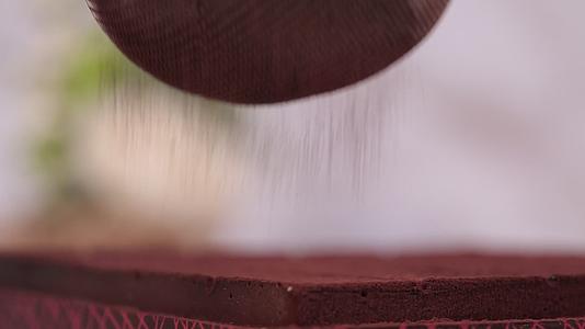 裱花蛋糕巧克力蛋糕西点师蛋糕师视频的预览图