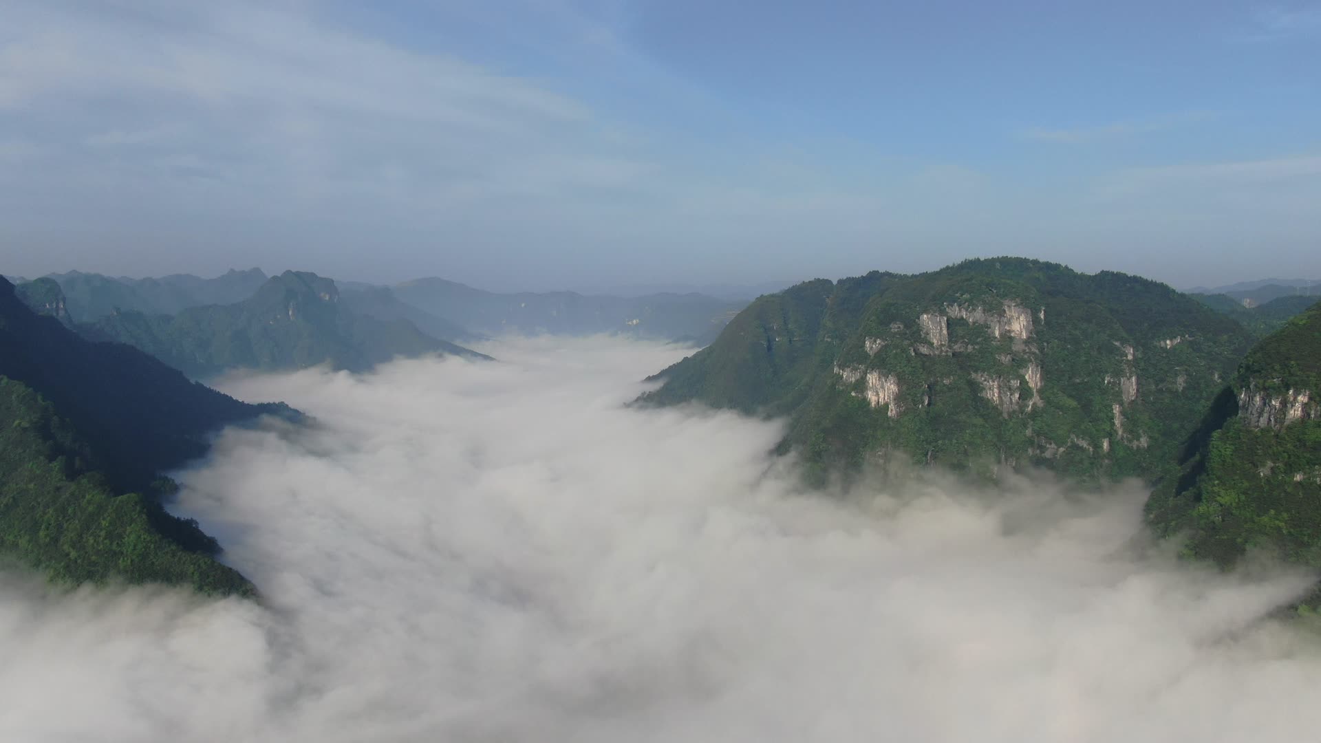 湖南湘西矮寨奇观5A景区德夯大峡谷云海日出航拍视频的预览图