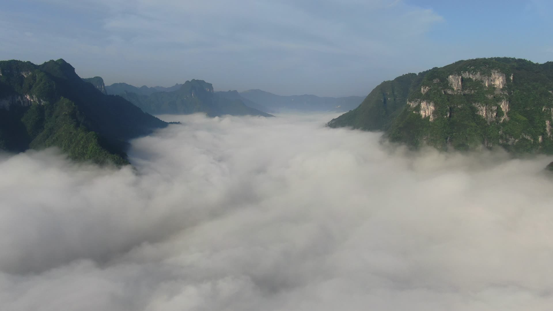 湖南湘西矮寨奇观5A景区德夯大峡谷云海日出航拍视频的预览图