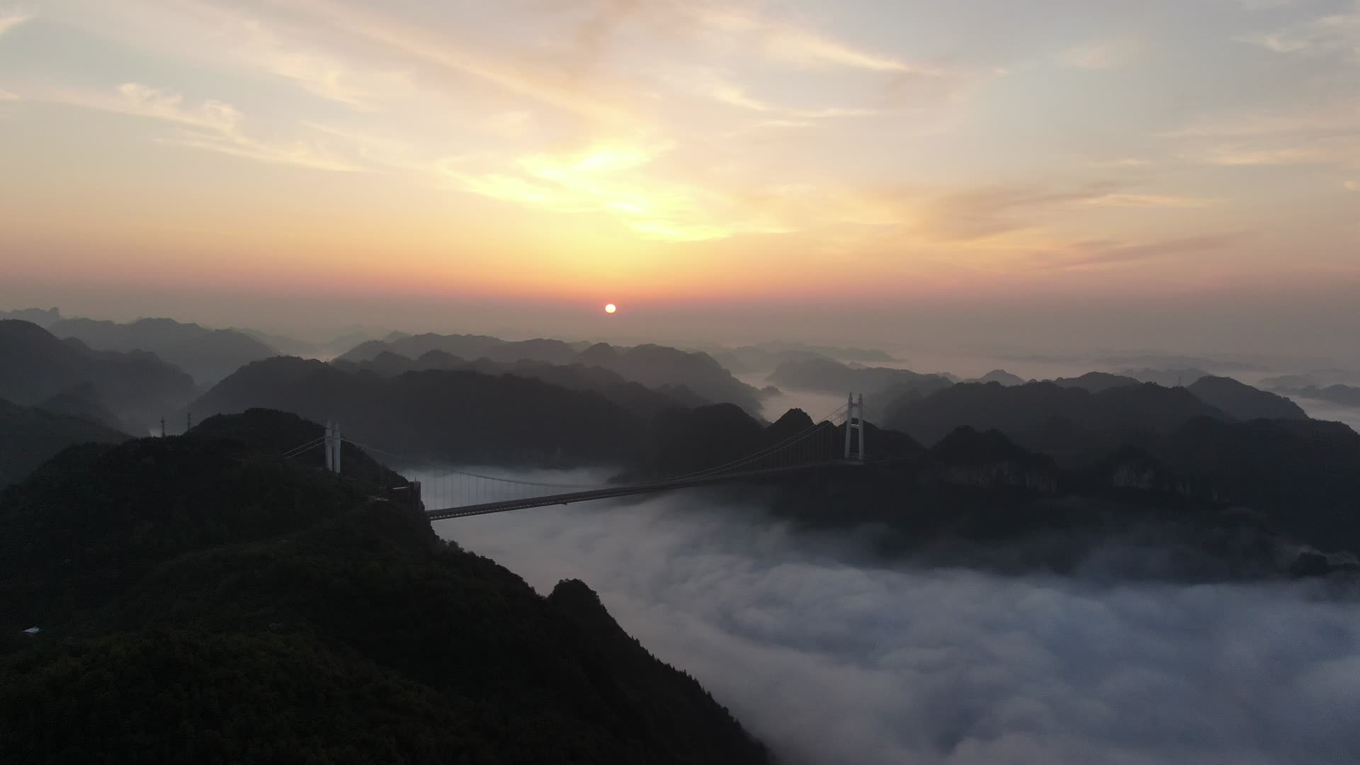 湖南湘西矮寨奇观5A景区云海日出航拍视频的预览图