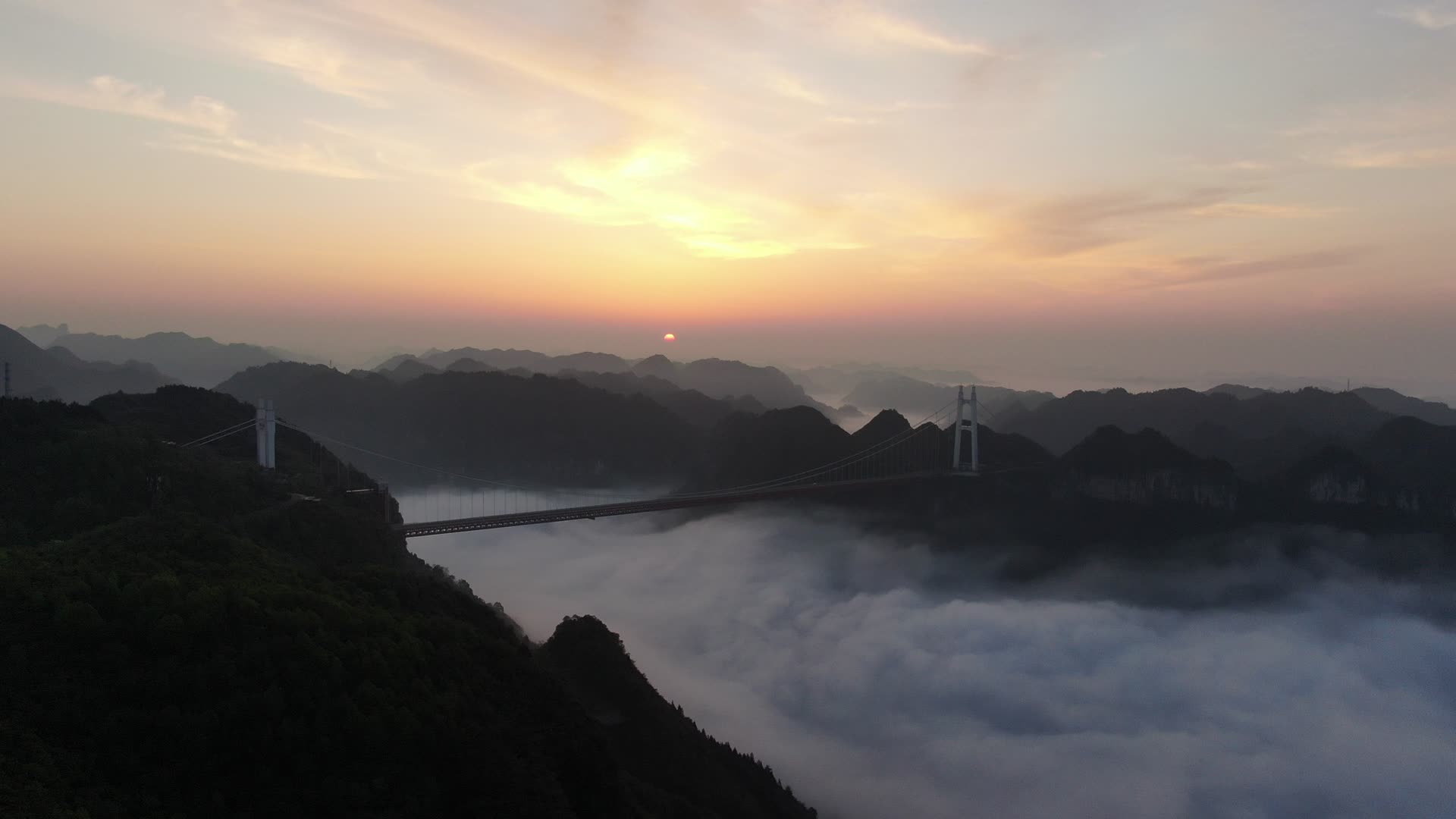 湖南湘西矮寨奇观5A景区云海日出航拍视频的预览图
