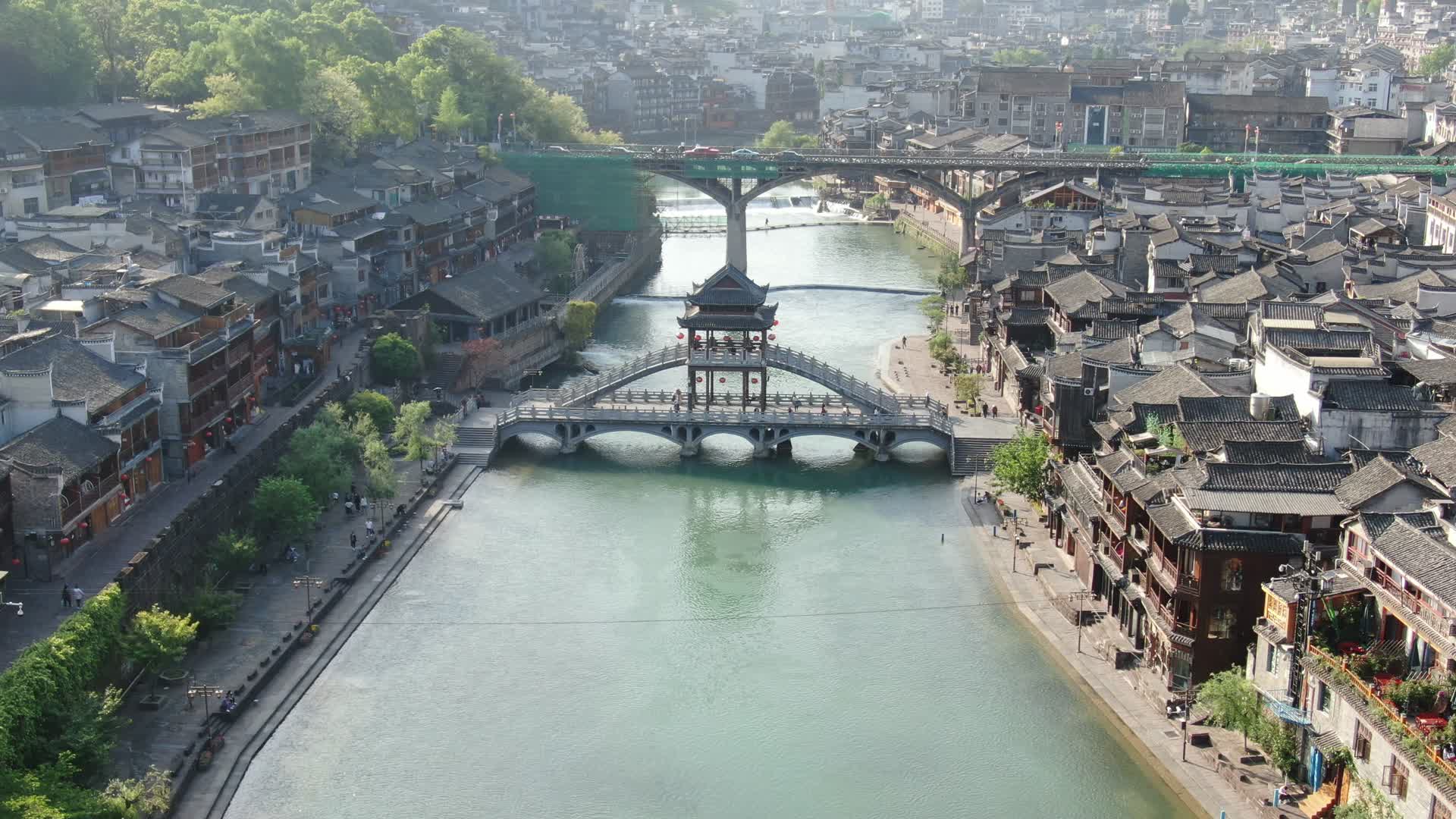 航拍湖南湘西凤凰古城4A景区视频的预览图
