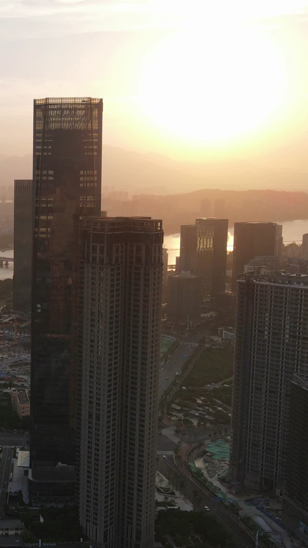 航拍城市高楼日落晚霞竖屏视频的预览图