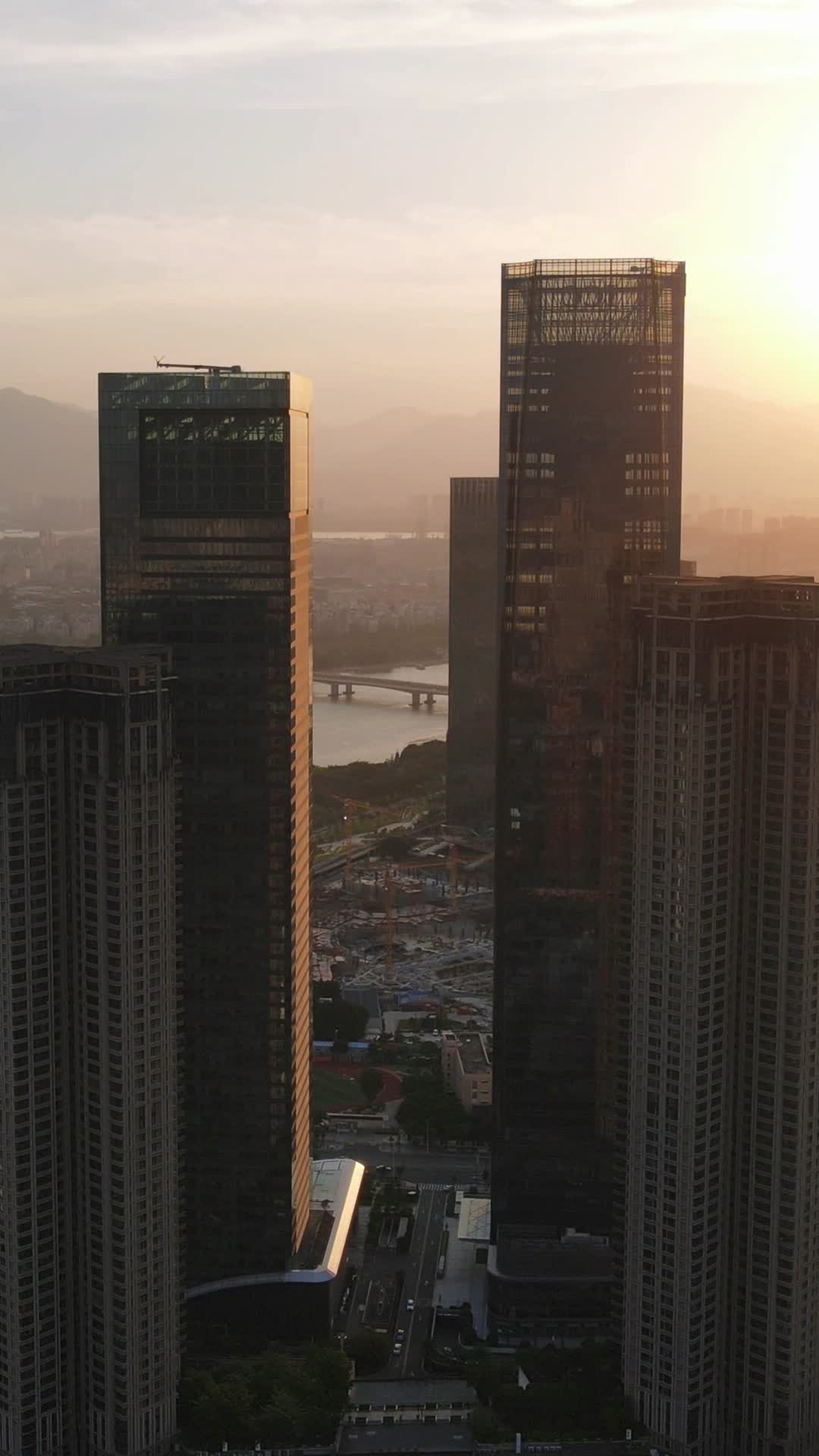 航拍城市高楼日落晚霞竖屏视频的预览图