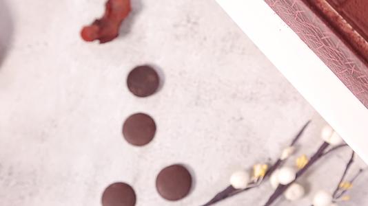 生巧慕斯蛋糕熔岩蛋糕巧克力提拉米苏视频的预览图