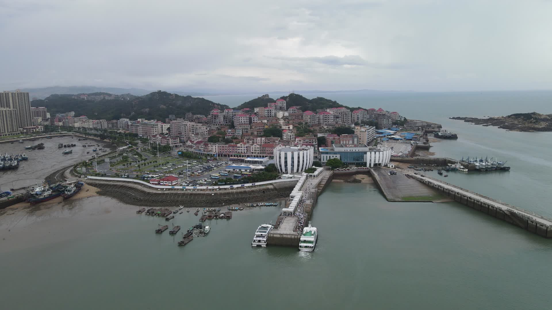 福建莆田文甲码头航拍视频的预览图