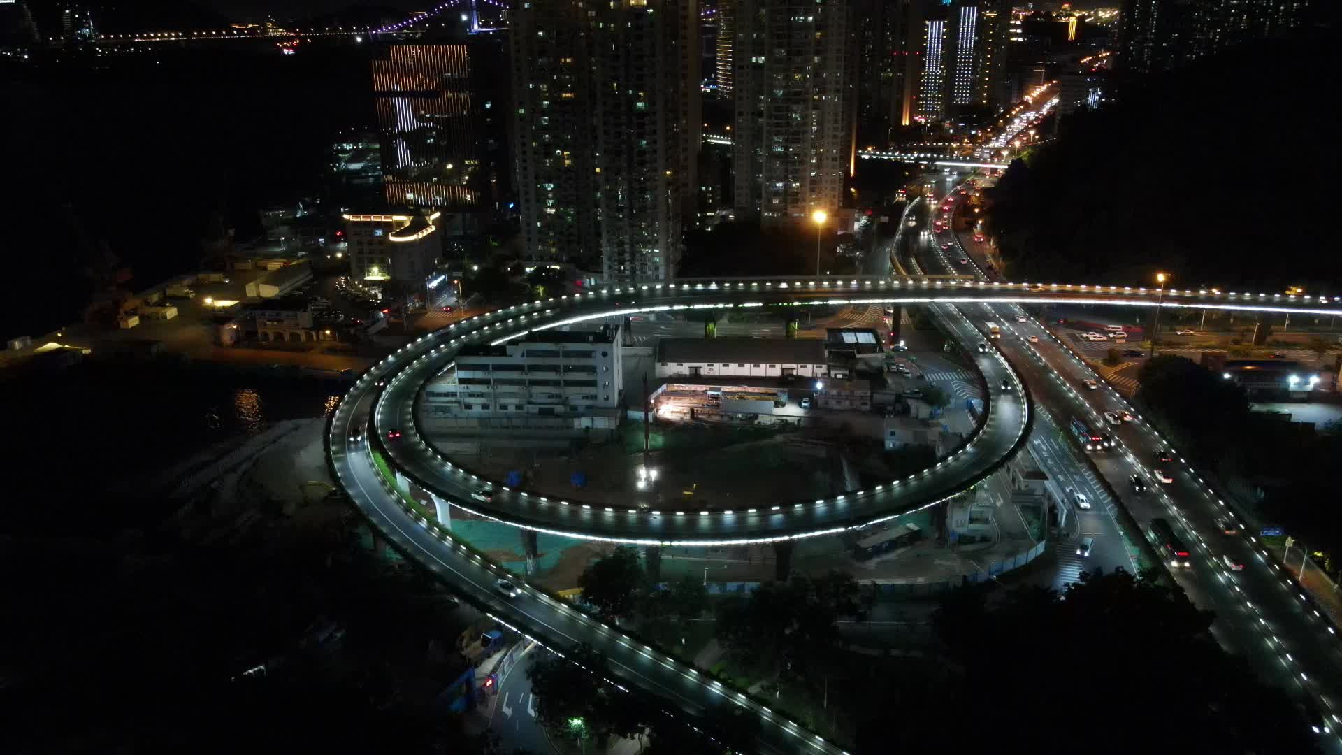 福建厦门城市夜景交通转盘航拍视频的预览图