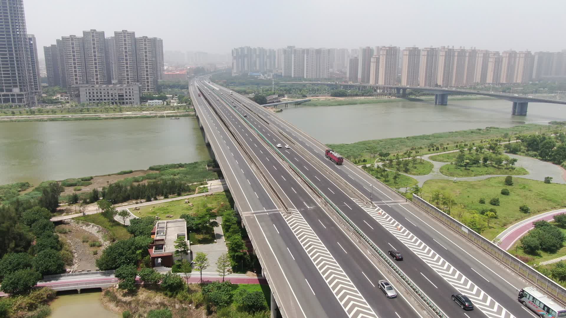 福建泉州成洲大桥交通航拍视频的预览图