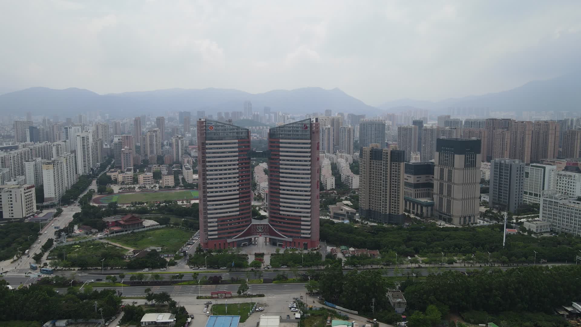福建莆田双子塔地标建筑航拍视频的预览图