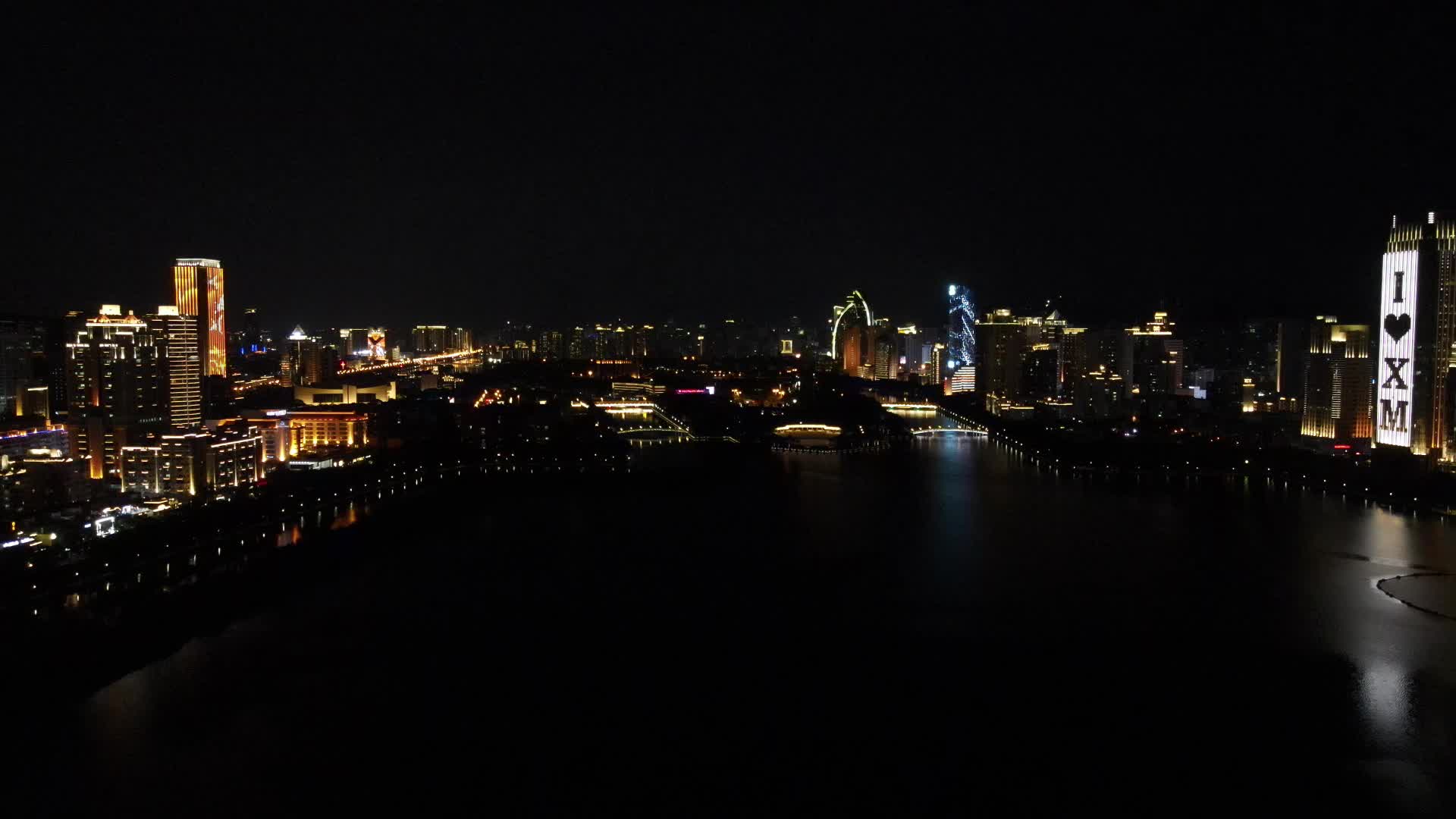 航拍福建厦门城市夜景视频的预览图
