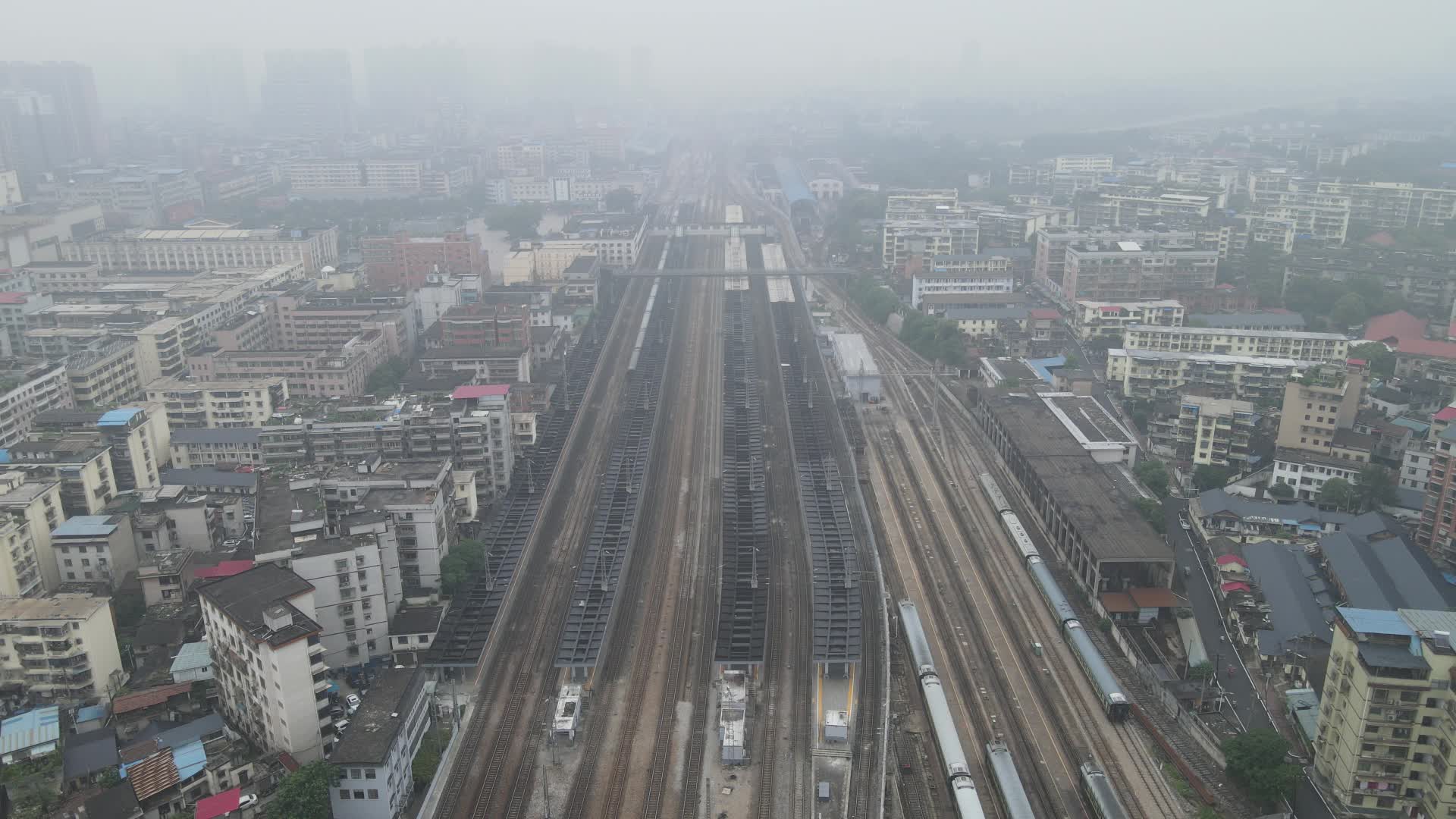 航拍铁路轨道交通运输视频的预览图