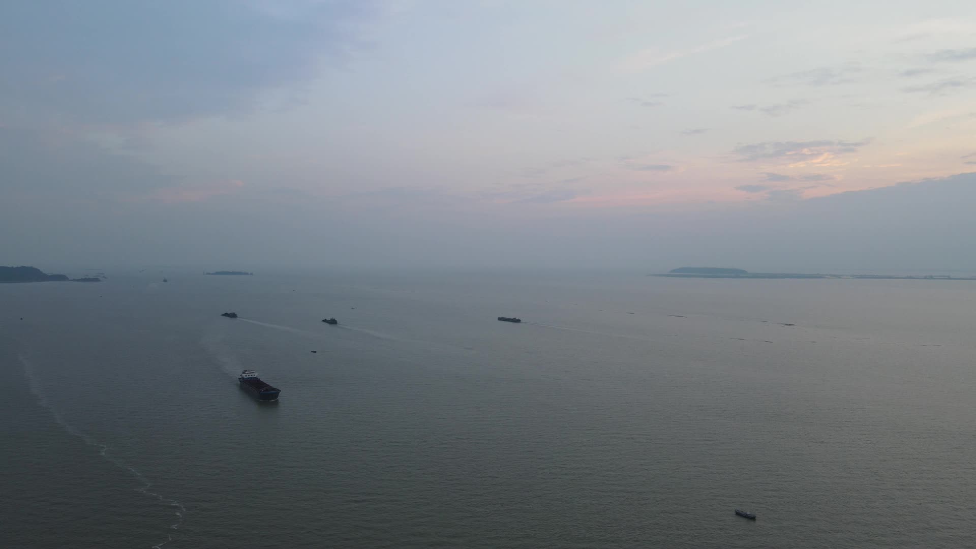 海边夕阳晚霞自然风景航拍视频的预览图