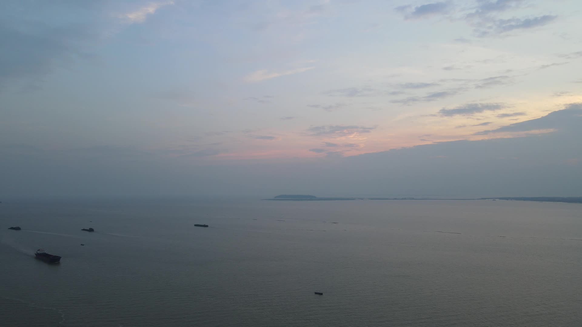 海边夕阳晚霞自然风景航拍视频的预览图