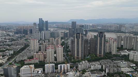 航拍福建福州闽江北岸高楼建筑视频的预览图