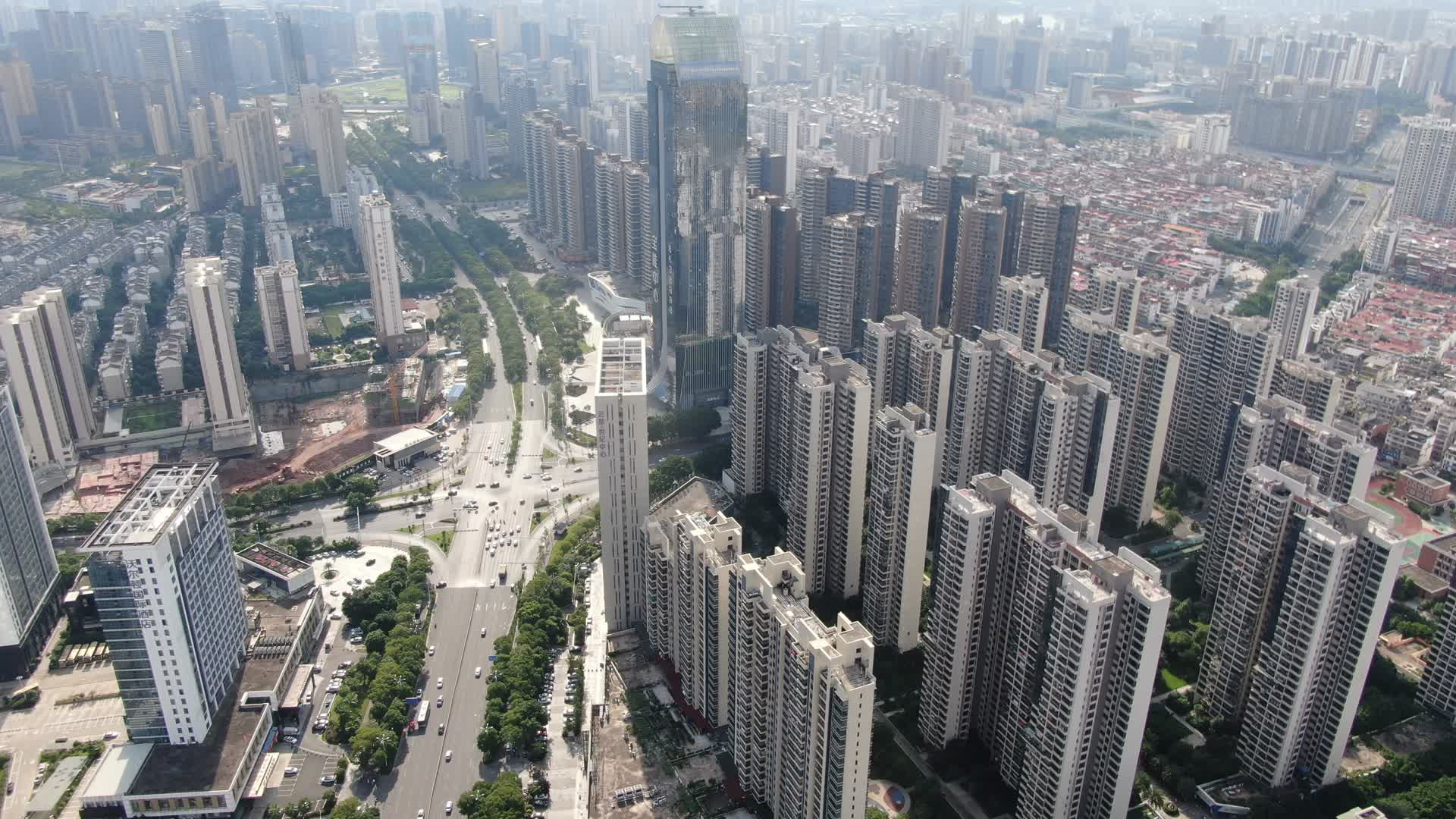 贵州贵阳城市风光高楼建筑航拍视频的预览图