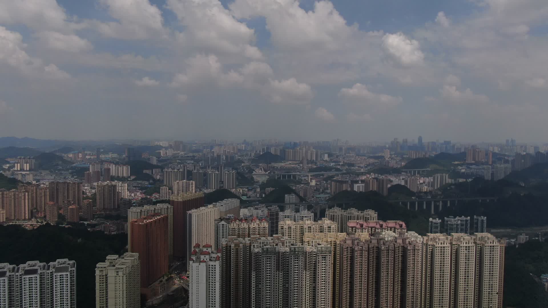 贵州贵阳花果园密集高楼建筑航拍视频的预览图