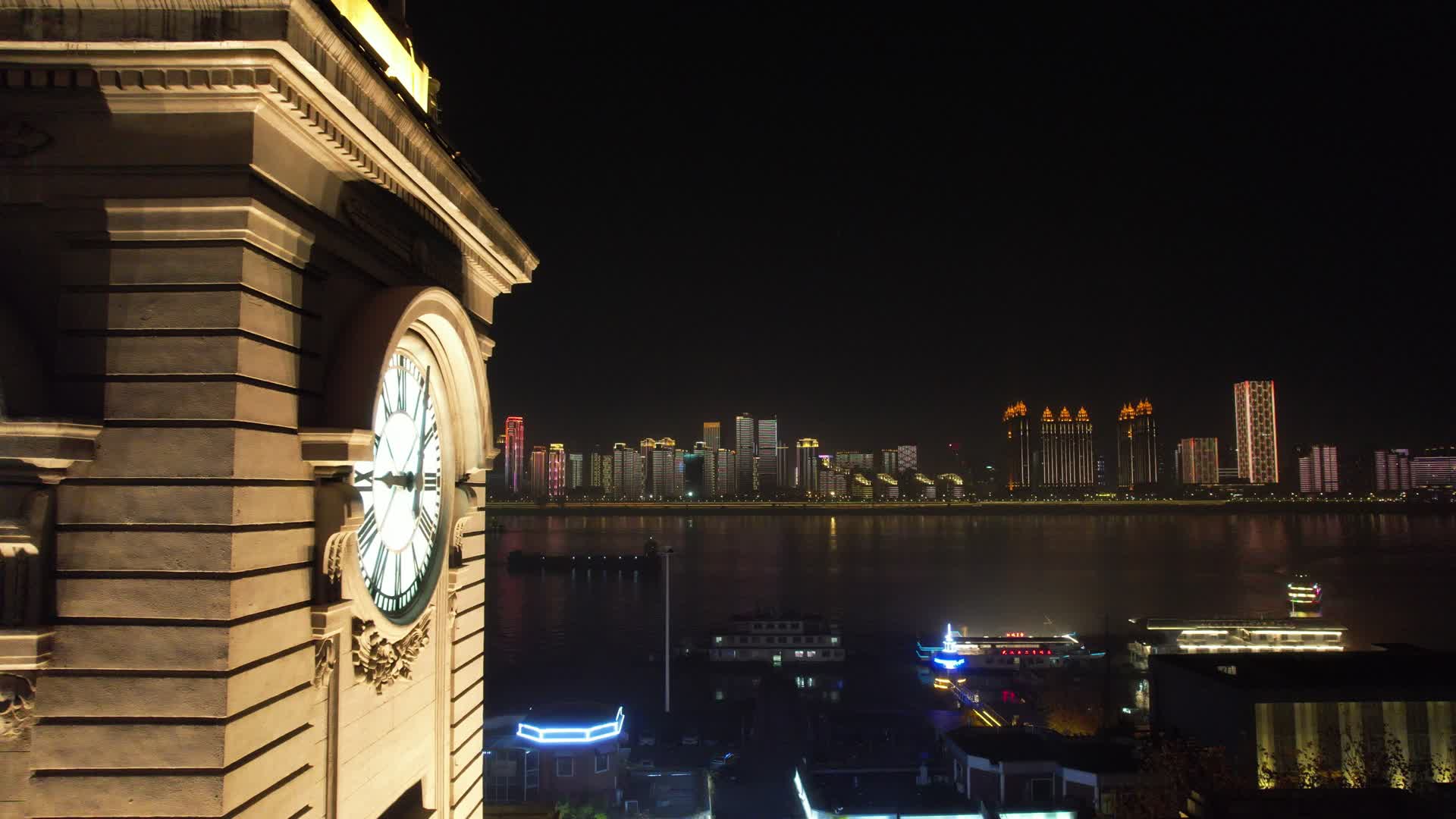 航拍4K武汉城市夜景视频的预览图