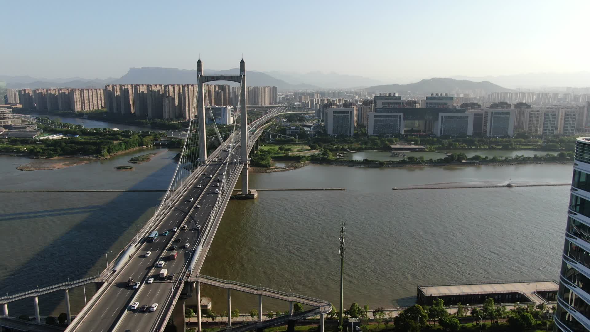 福建鼓山大桥交通航拍视频的预览图