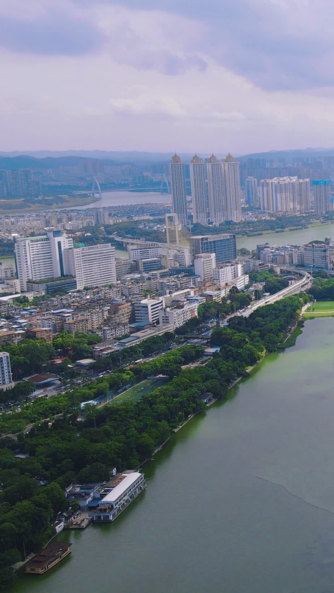 广西南宁南湖公园竖屏航拍视频的预览图