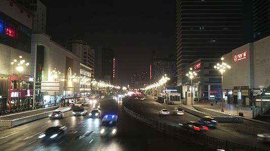 江西南昌八一大道夜景交通视频的预览图