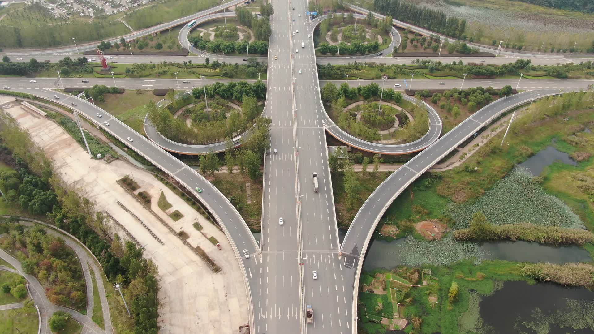 江西南昌城市高架桥交通转盘视频的预览图
