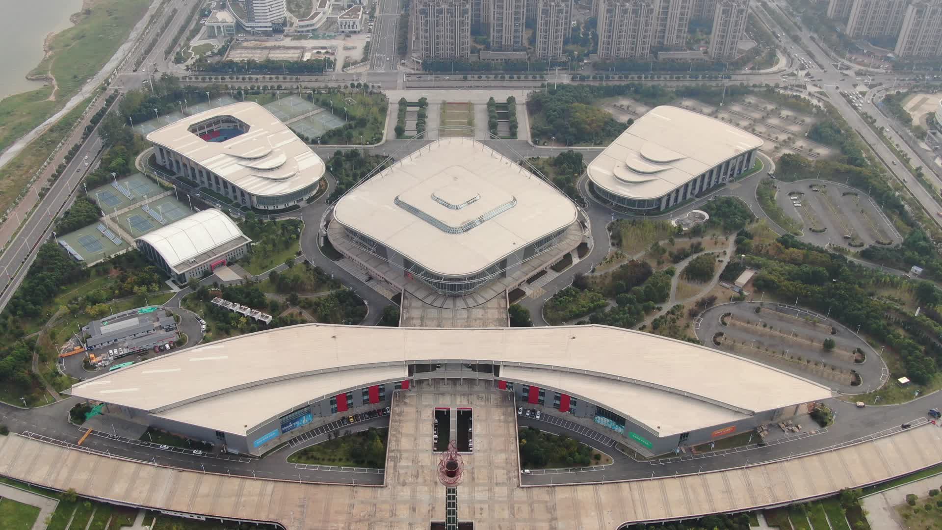 江西南昌体育中心体育馆航拍视频的预览图