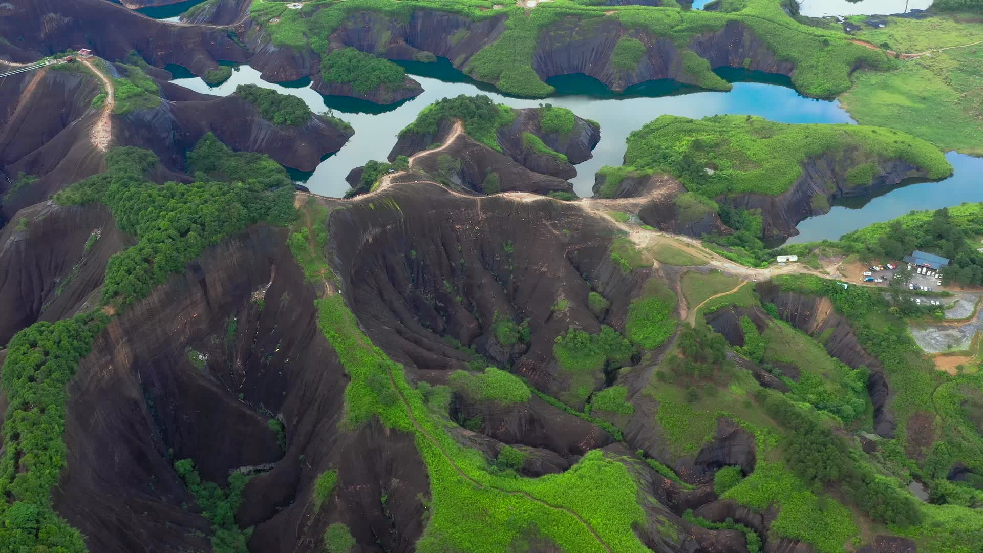 4K航拍广西浩坤湖景色视频的预览图