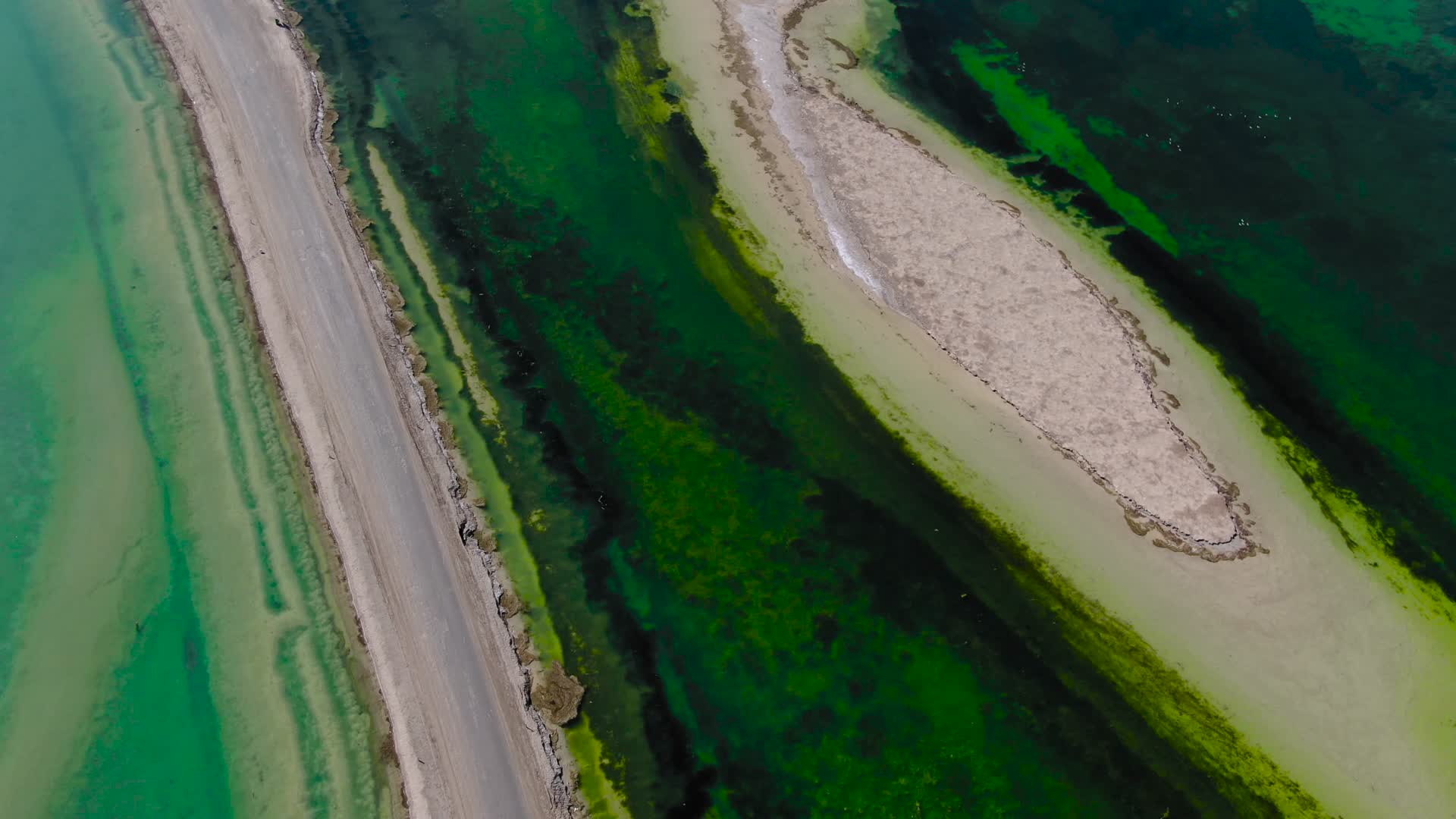 4K航拍西吉台乃尔湖视频的预览图