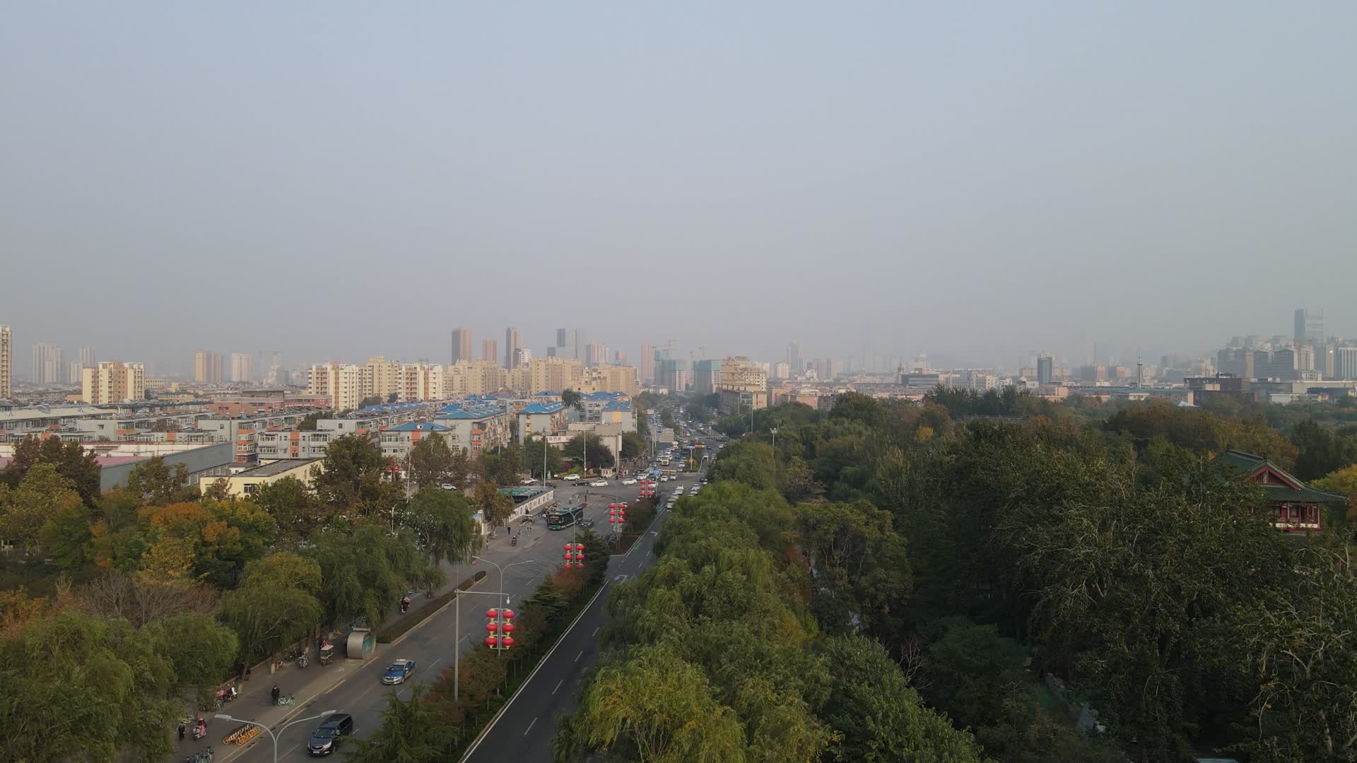 航拍山东济南城市交通视频的预览图