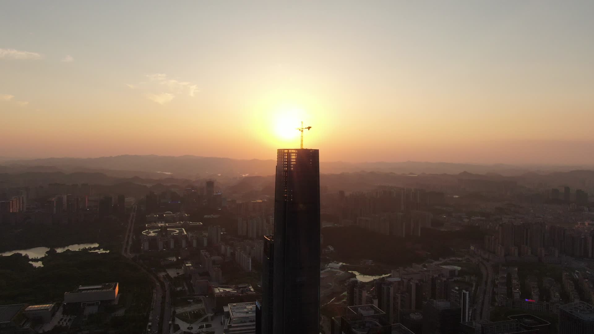 航拍城市夕阳晚霞日落日出视频的预览图