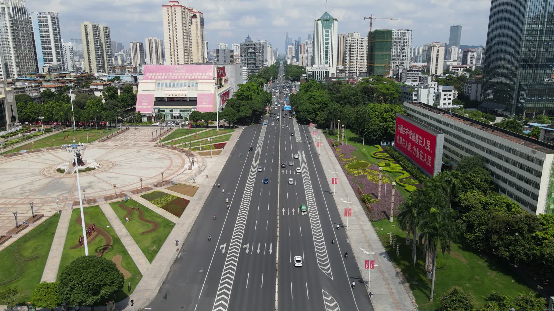 航拍广西南宁民族大道交通视频的预览图