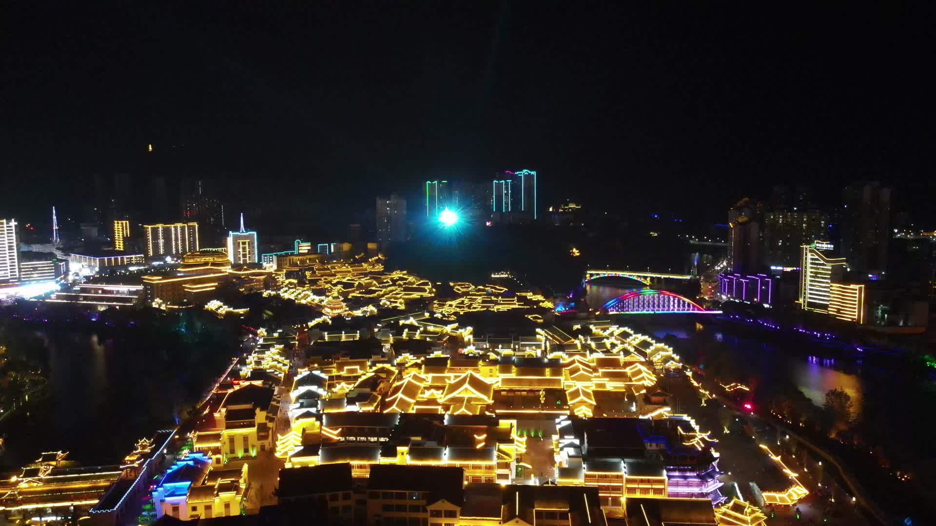 航拍贵州铜仁古城夜景灯光视频的预览图