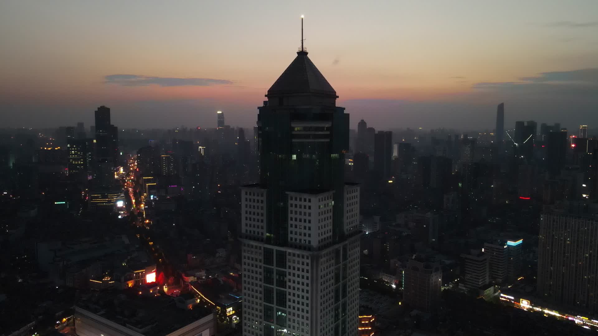 武汉城市夜幕降临航拍视频的预览图