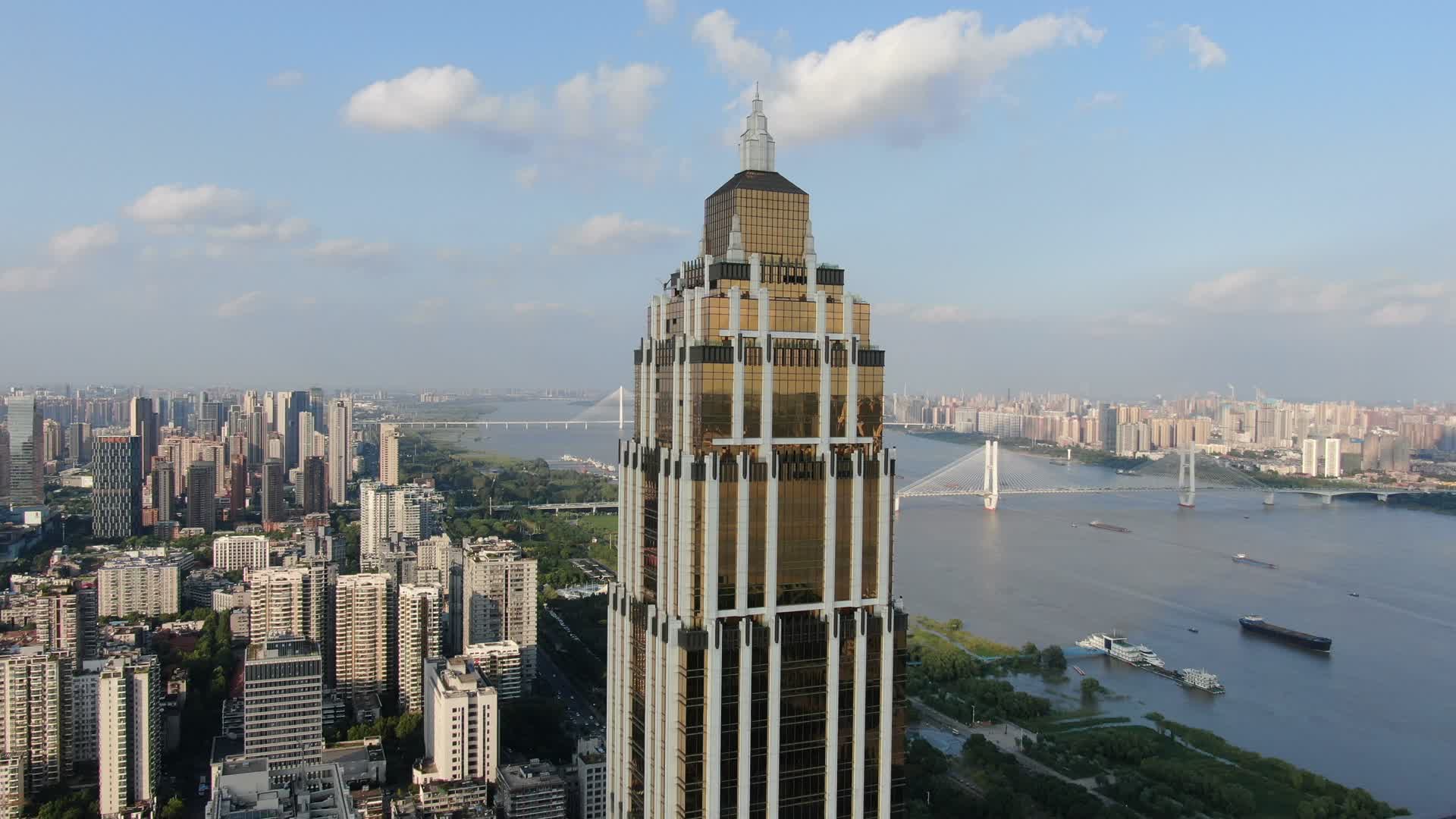 湖北武汉江汉滩建筑高楼航拍视频的预览图