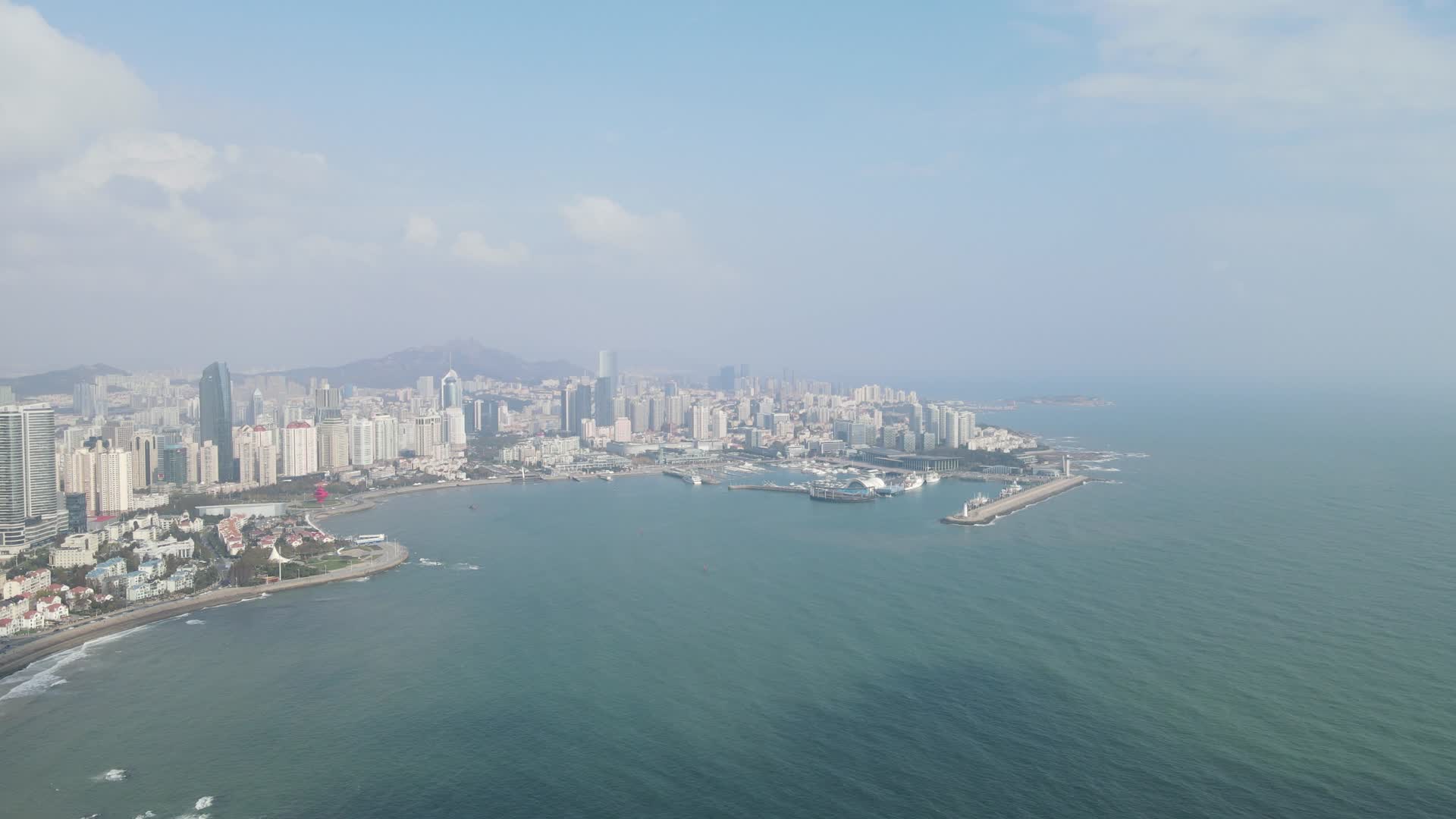 山东青岛海岸线城市风光航拍视频的预览图
