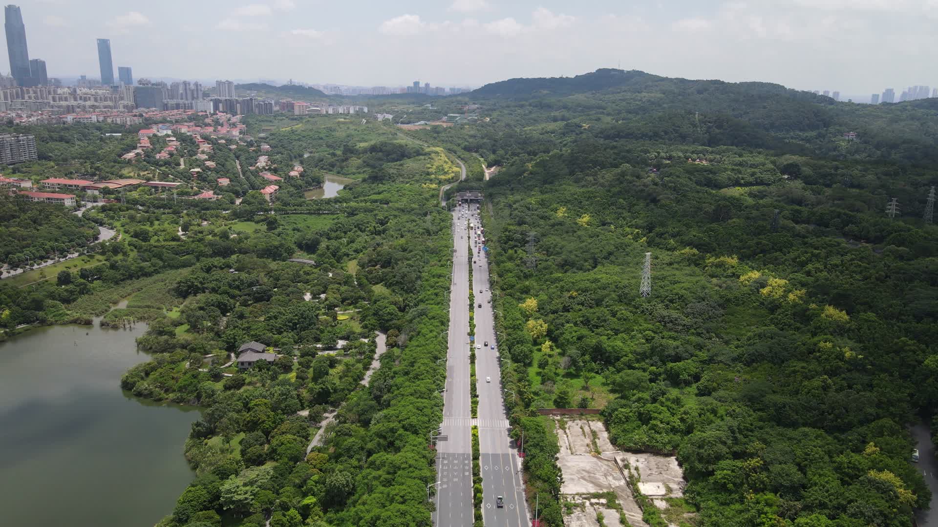 广西南宁城市交通航拍视频的预览图