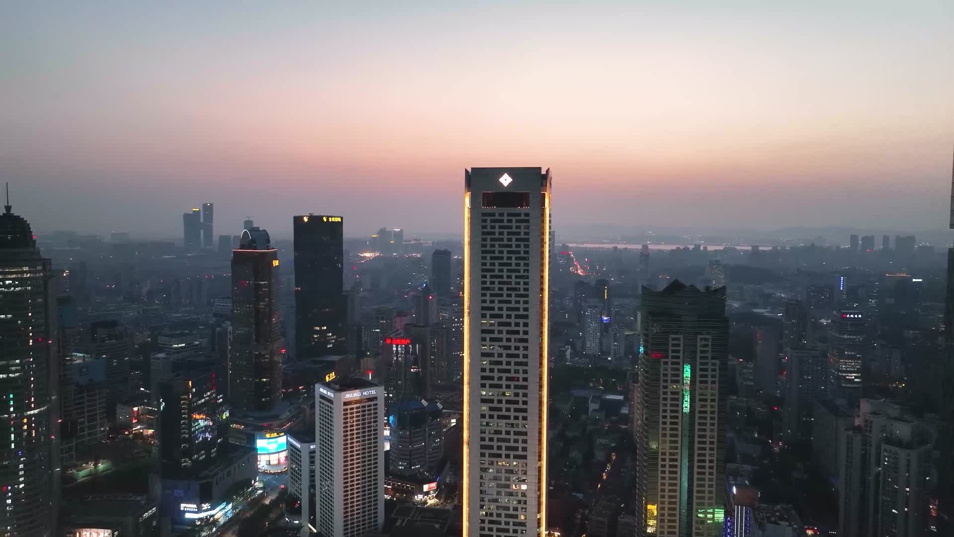 航拍南京日落晚霞空境视频的预览图